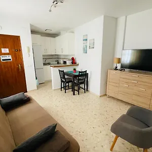 https://apartamento-premium-playa-en-centro-con-wifi-y-aa.es-andalucia.com